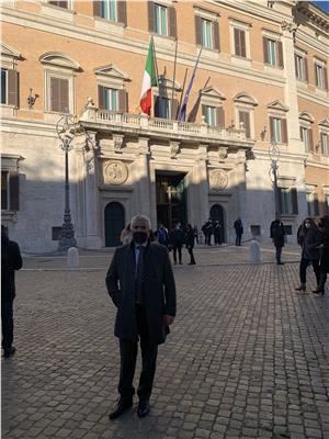 Präsident Noggler vor dem Palazzo Montecitorio